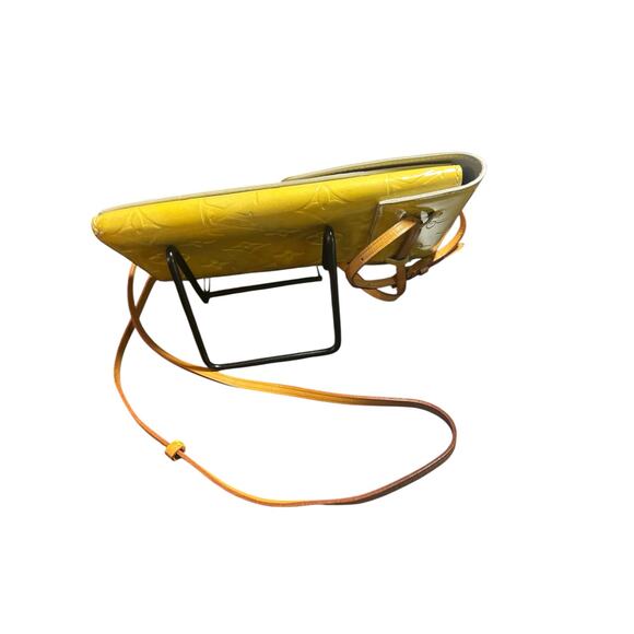 LOUIS VUITTON Monogram Vernis Walker
Wallet Yellow - Picture 6 of 12